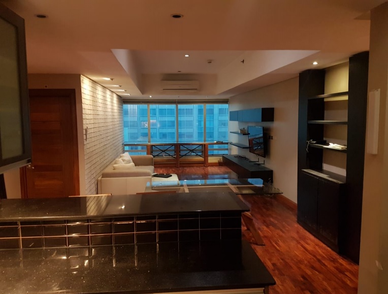 CONDOMINIUM FOR SALE: Easton Place, Makati City