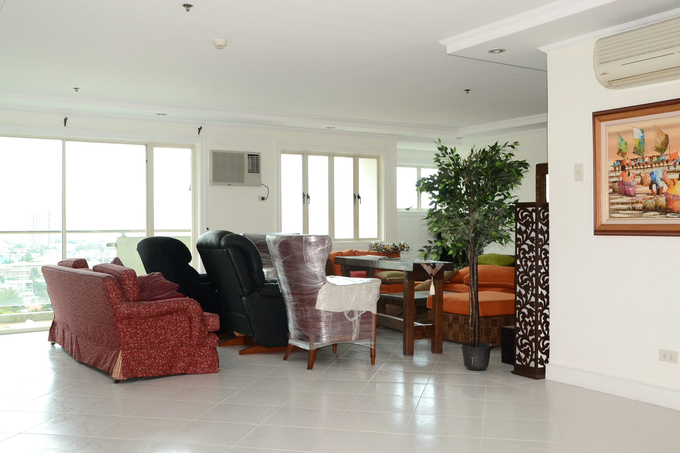 CONDOMINIUM FOR SALE: Strat Views Condominium, San Juan City
